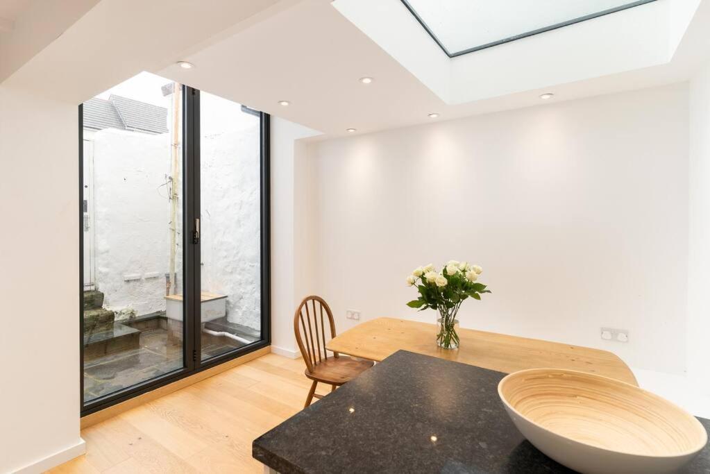 Beautiful And Contemporary Cornish Townhouse In Penzance Villa Bagian luar foto