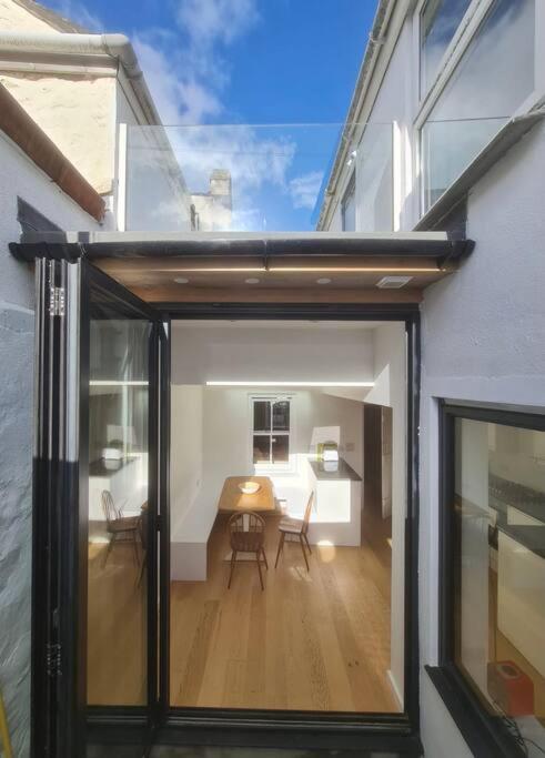 Beautiful And Contemporary Cornish Townhouse In Penzance Villa Bagian luar foto